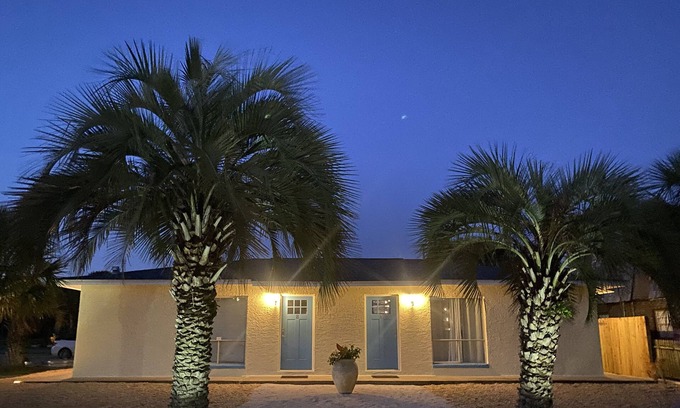 El Centro Beach Condominio | Fully Renovated, Steps from Beach with Gulf Views. Pet Friendly!