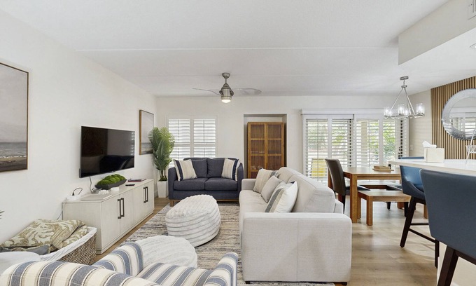 Amelia City Condominio | Fully-Renovated Stunning Modern Beach Condo w/ Pool on Amelia Island