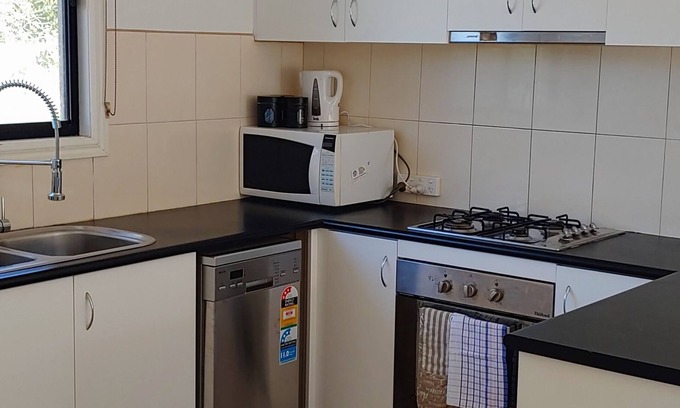 Frankston Casa | Fully Renovated 3 Bedroom House 500m From Hospital