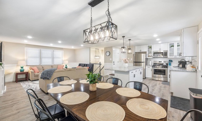 Wasco Casa | Fully Renovated 4 BR/2BA House. Great location! Close to restaurants and parks.