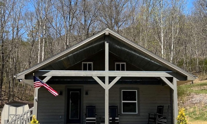 Salem Cabaña | Fully Renovated Cottage - Minutes from Appalachian Trail & Carvins Cove