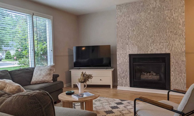 Collingwood Casa | Fully renovated detached family home in the heart of Downtown Collingwood!