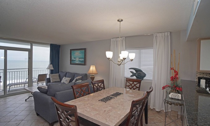 Myrtle Beach Apartamento | Fully renovated direct oceanfront 3BR 2BA in the hearth of Myrtle Beach
