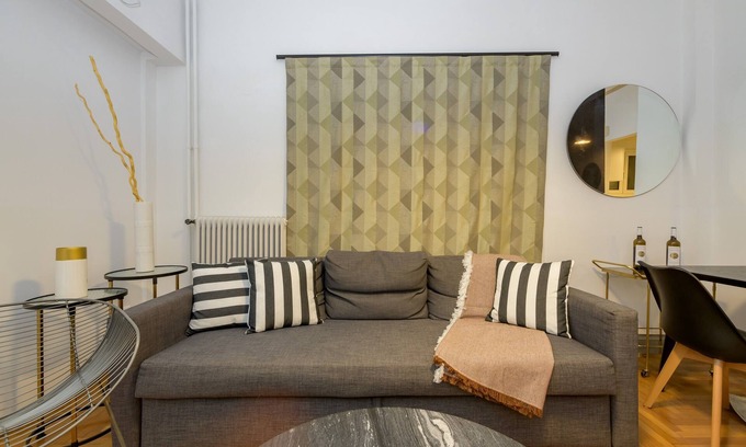 Kinosargous Apartamento | Fully Renovated Flat in Prime Athens Location