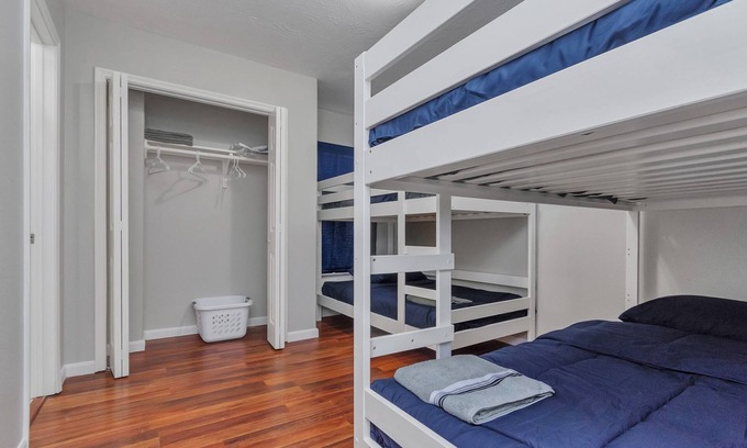 Houston Casa | Fully Renovated home / Crashpad