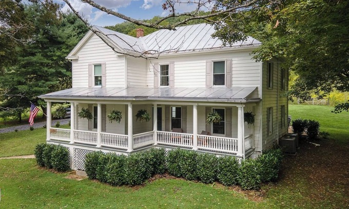 Lexington Casa | Fully Renovated Modern Farmhouse near Lexington