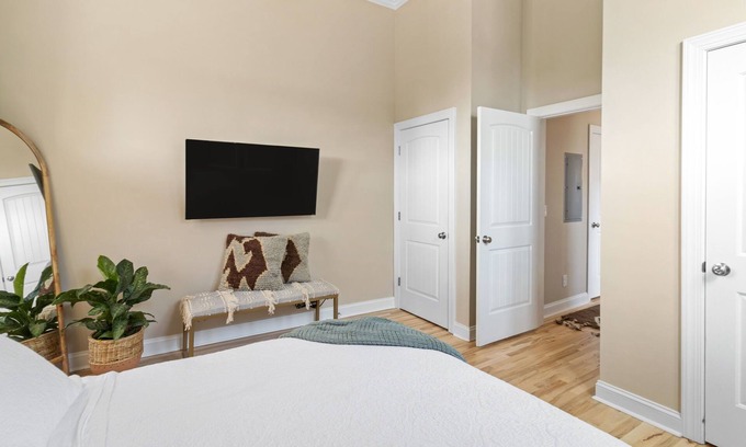 Elizabeth City Apartamento | Fully restored historic apartment in Downtown Elizabeth City