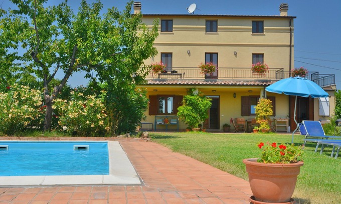 Castel Frentano Villa | Villa rural totalmente restaurada con piscina en jardines privados.