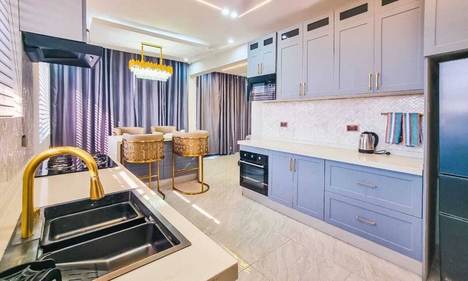 Sekondi-Takoradi Apartamento | Fully-service modern lux 2-bedroom apartment with rooftop swimming pool and bar