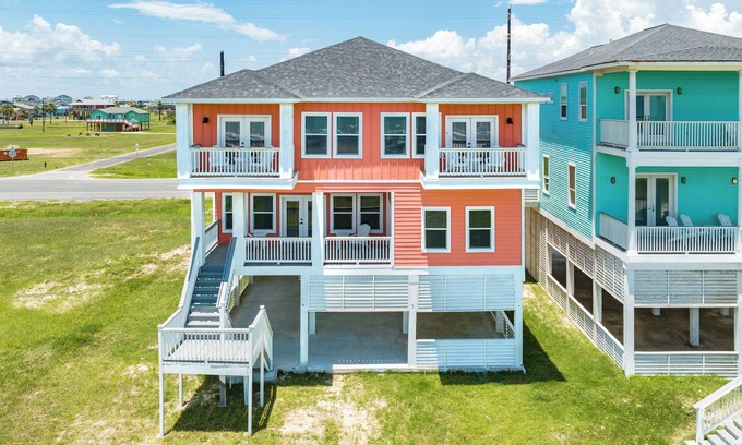 Galveston Casa | Fully Updated Beachfront Home! Dog Friendly, Designed for Relaxation & Comfort