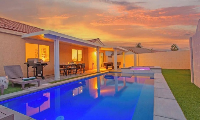 North Las Vegas Casa | Fun 6-Bedroom Getaway with Pool,Pool Table & more!