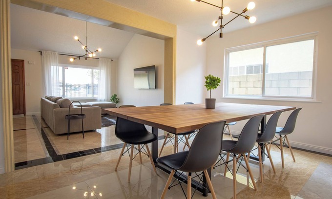La Palma Casa | Fun and Central SoCal Home with WiFi, AC