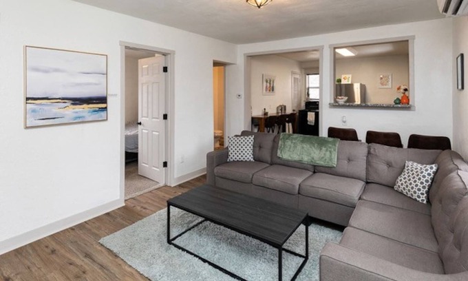 Des Moines Casa | Fun Backyard ~Close to Downtown~Pet Friendly~4BDRM