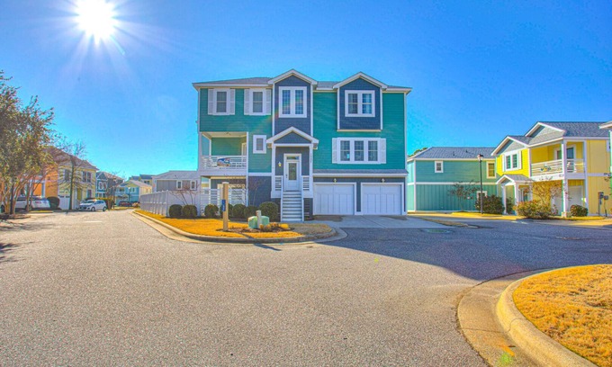 Bermuda Bay Casa | Fun Family Getaway | Pool, Playground & Beach Close