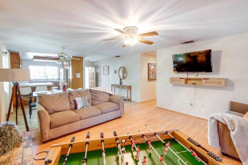 Bakersfield Casa | Fun-Filled Backyard Bakersfield Family Haven!