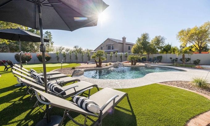 Glendale Casa | Fun Filled Stadium Getaway w/ Heated Pool & Golf