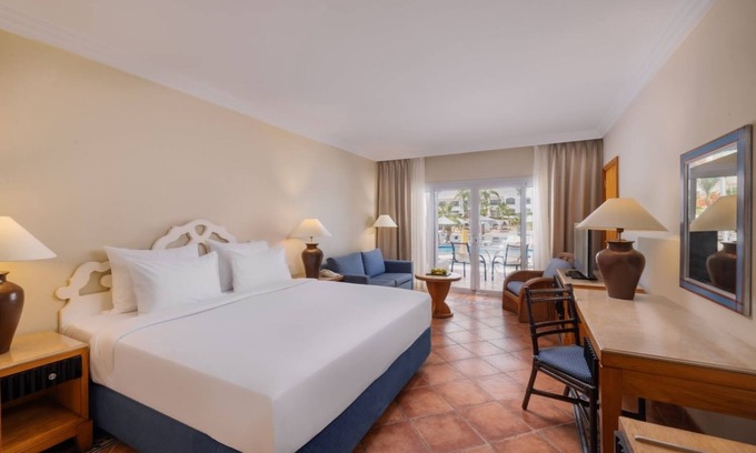 Sharm El Sheikh Complejo | Fun for the Whole Family l 4 Pool-view Rooms, Kids Club, Spa & Dining Options