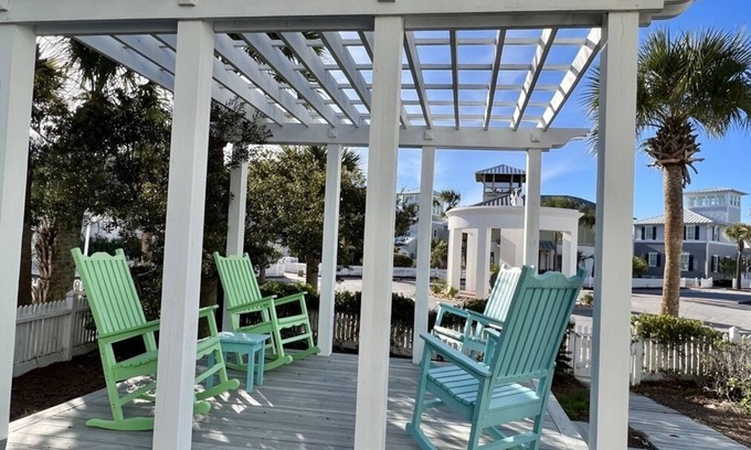 Sunnyside Cabaña | Fun in the Sun: 2 Bedroom Cottage Carillon Beach FUN IN THE SUN
