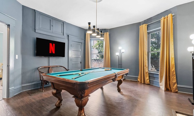 Frankfort Casa | Fun Spacious 5 Bdrm Estate w/Theater, Billiard Parlor, Speakeasy Bar & Poker Rm