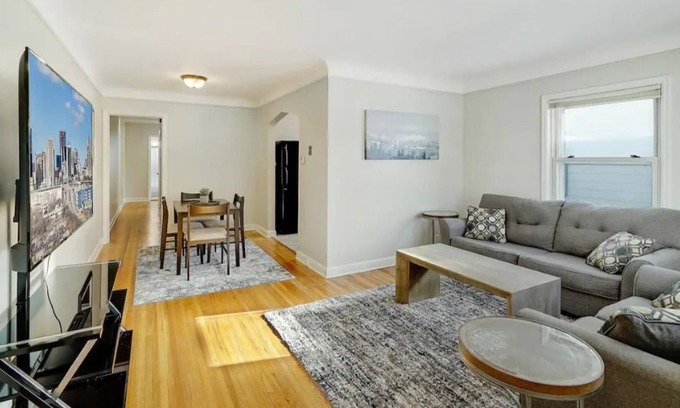 Southwest Minneapolis Apartamento | Fun & Spacious Duplex for you!