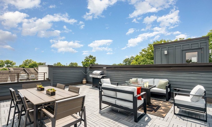 Historic Waverly Casa | Funk & Soul - Rooftop Patio - Walk to 12 South