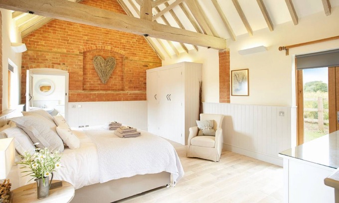 Long Itchington Casa | Furlong Barn is a beautiful property in a stunning, secluded position.