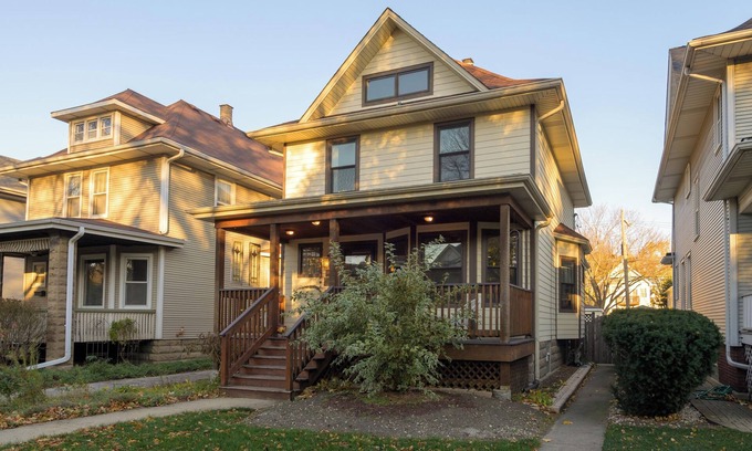 Old Irving Park Casa | Furnished 2-Bed, 1.5-Bath Home – Old Irving Park – Perfect for Longer Stays!