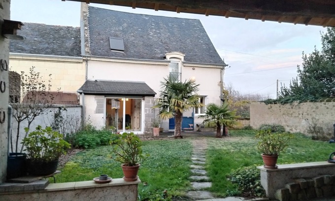 Savigny-en-Veron Casa | Furnished 3-bedroom house for 6 to 8 people in the heart of the vineyards