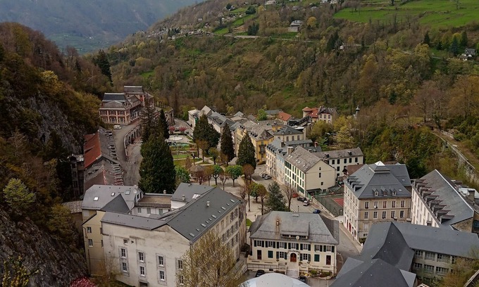 Eaux-Bonnes Apartamento | Furnished 6/8-person ground-floor apartment in Eaux-Bonnes, Ossau valley