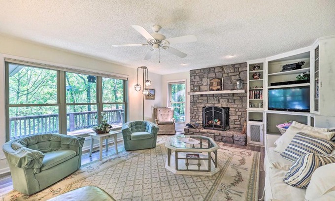 Hot Springs Village Casa | Furnished Deck with Views Hot Springs Cottage