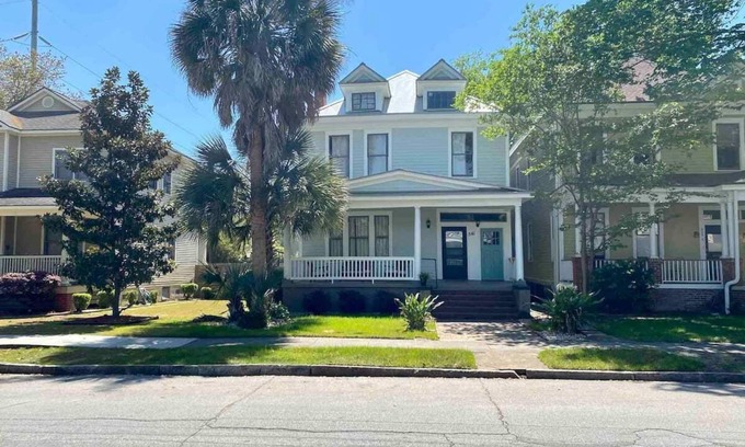 Eastside Apartamento | Furnished Executive Rental in Victorian District!