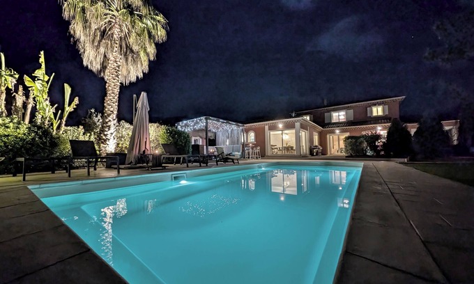 Le Cannet-des-Maures Apartamento | Furnished 2-bedroom apartment "Le Nid des maures", shared pool and jacuzzi