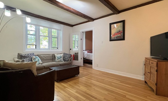 Sheffield and DePaul Apartamento | Furnished Holiday Gem Lincoln Park Chicago - Red Line/Fullerton L 1 Block