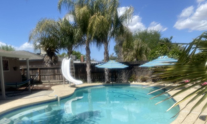 Coalinga Casa | Furnished home with pool in Coalinga, Ca