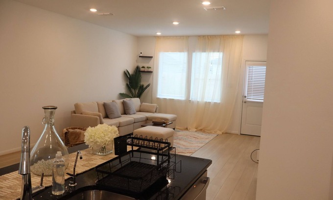 Missouri City Casa | Furnished Private Room in Missouri City, TX Located Near Major Attractions.