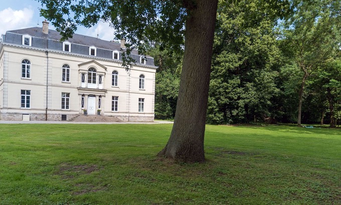 Cappelle-en-Pevele Cama Y Desayuno | Furnished room in Chateau