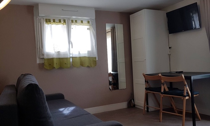 Bagnoles-de-l'Orne Apartamento | estudio amueblado en casa unifamiliar confortable con jardín maduro