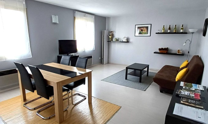 Faubourg-Raines Apartamento | Furnished tourist accommodation between station and city of gastronomy and wine