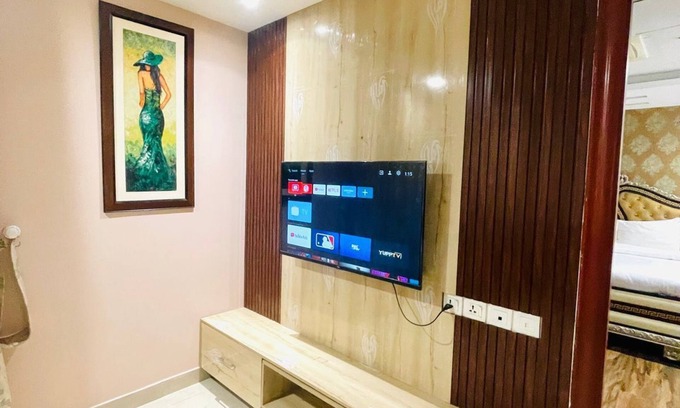 Lahore Apartamento | Furnished Two Bedroom Apartment - Gold Crest Mall - DHA, Lahore
