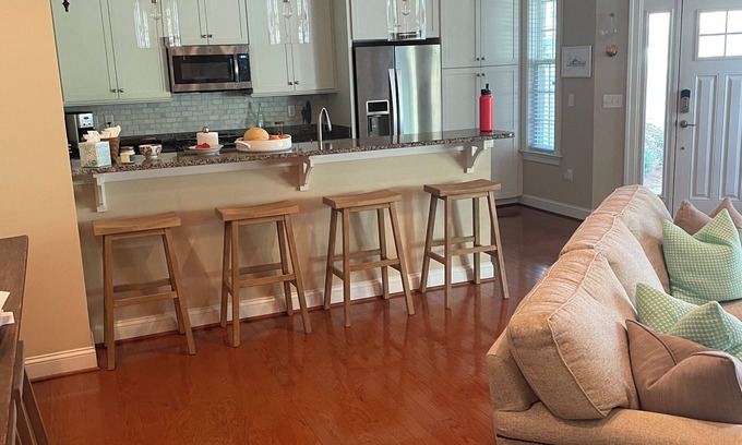 Northeast Virginia Beach Condominio | Furnished Winter Rental; Walk to beach; Ground floor condo;