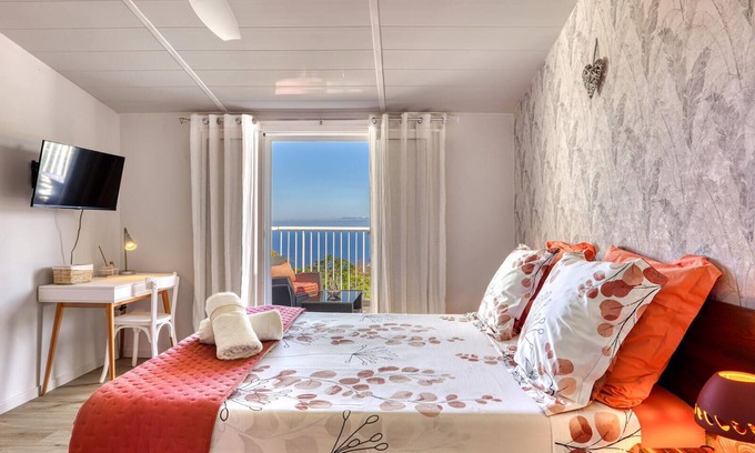 Petite-ÃŽle Apartamento | Apartamento-Familiar-Baño con bañera-Vista al Mar