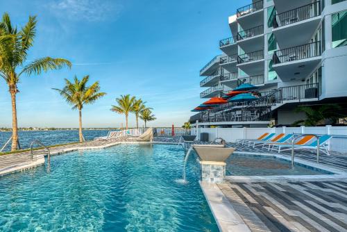 Treasure Island Complejo | FUSION Resort Waterfront Suites