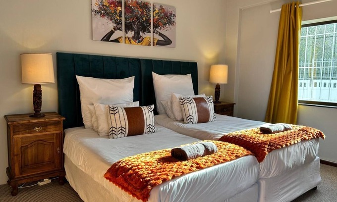Fish Hoek Casa | Fuss-Free Family home | Pool & Fireplace