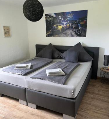 Adenau Cama Y Desayuno | Gästezimmer Melina am Nürburgring