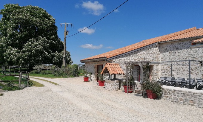 La Chapelle Bertrand Otro | Gîte à la Campagne, 3km de Parthenay. Idéal Pour Séjours en Famille Entre Amis