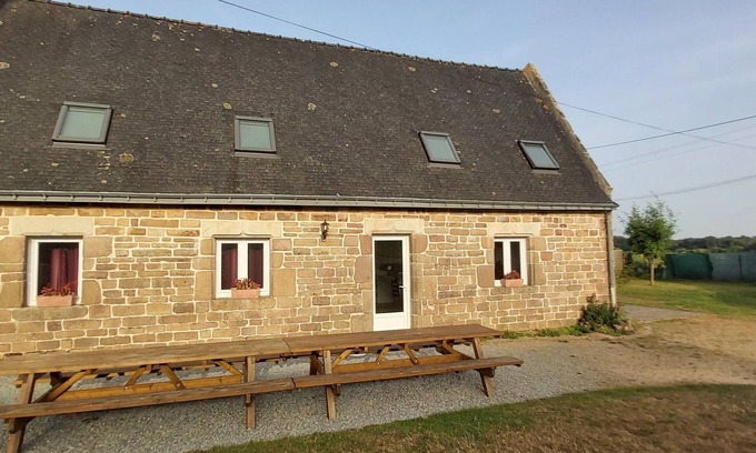 Languidic Casa | Gîte 4 Chambres en Campagne. Piscine Juillet et Août