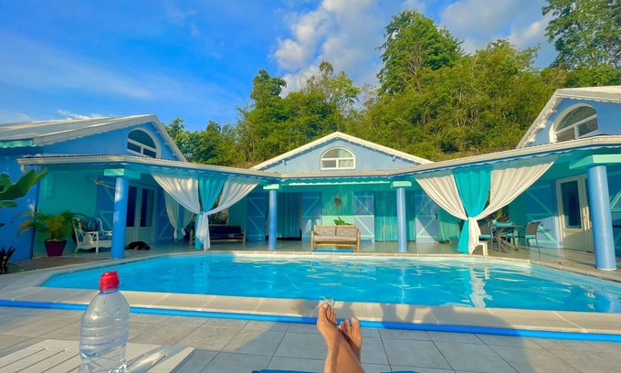 Le Gosier Cama Y Desayuno | Gîte 50 m² Tous Confort Avec Terrasse Privée Équipée et Accet à la Piscine