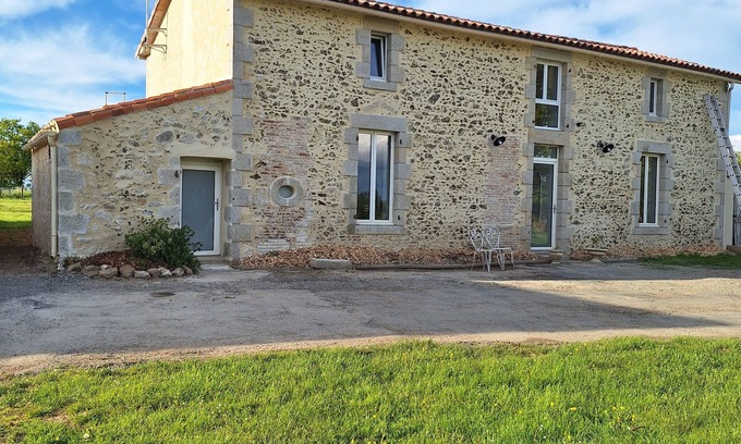 La Petite-Boissiere Otro | Gîte Au Cœur Des Champs 20 ' from puy du fou