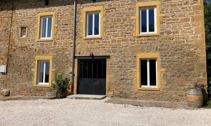 Bully Casa | Gîte au Cœur du Beaujolais, Dans un Domaine Viticole