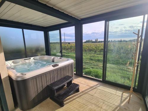 Pujols-sur-Ciron Casa | Gîte au coeur des vignes, jacuzzi et sauna privés